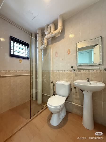 628 Jurong West Street 65, 628 Jurong West Street 65, 4 Bedrooms, 1,400 sqft, HDB Flat For Rent, by Suryana Suryana, 500121611 - Bathroom - PropertyGuru.com.sg