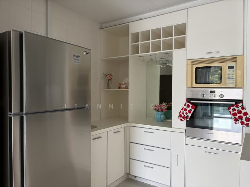 Visioncrest, 33 Oxley Rise, 2 Bedrooms, 947 sqft, Condominium For Sale, by Jeannie Koo, 500121618 - Kitchen - PropertyGuru.com.sg