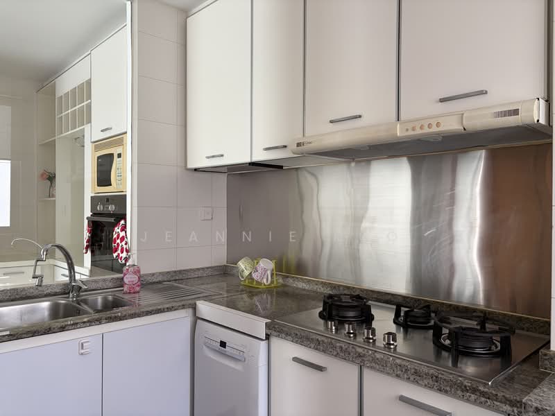 Visioncrest, 33 Oxley Rise, 2 Bedrooms, 947 sqft, Condominium For Sale, by Jeannie Koo, 500121618 - Kitchen - PropertyGuru.com.sg