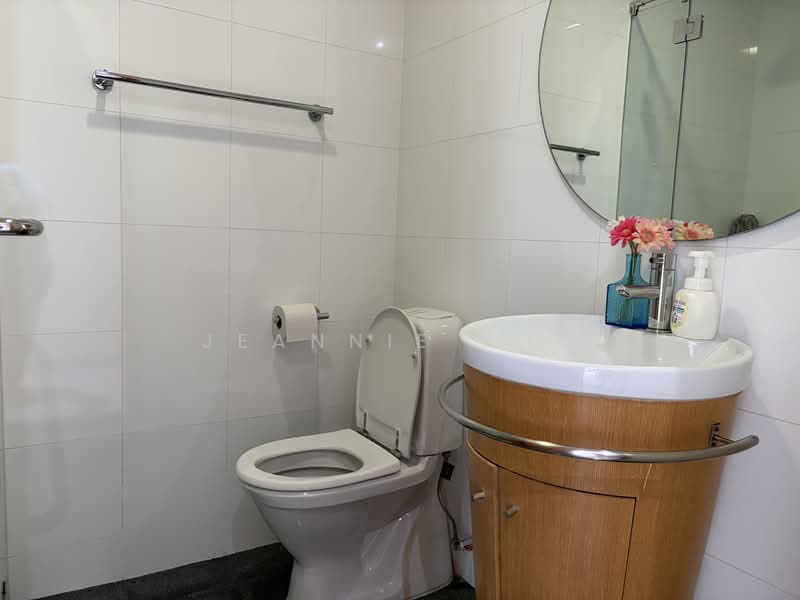 Visioncrest, 37 Oxley Rise, 2 Bedrooms, 947 sqft, Condominium For Sale, by Jeannie Koo, 500121618 - Bathroom - PropertyGuru.com.sg