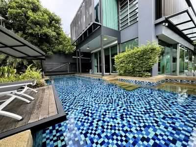 For Sale - Detached with pool at Kembangan Estate