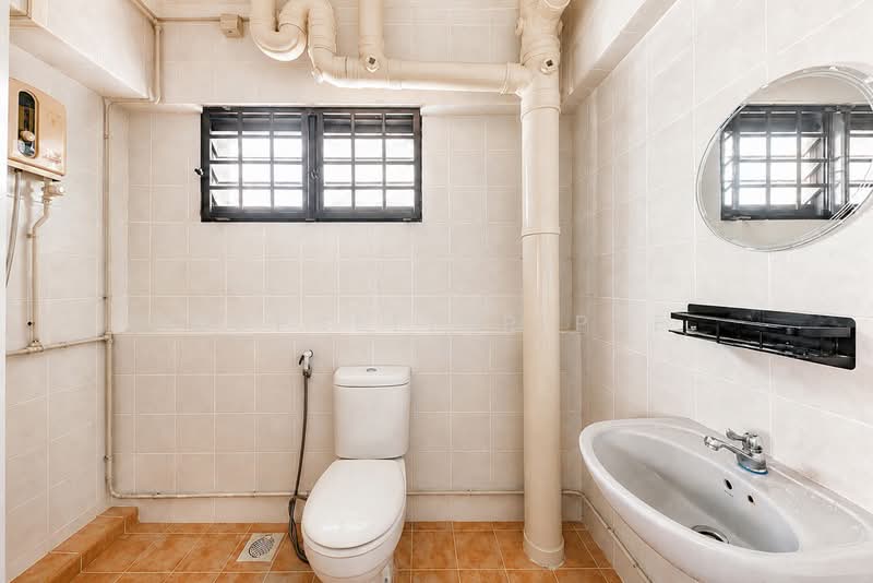 526 Jelapang Road, 526 Jelapang Road, 3 Bedrooms, 1,098 sqft, HDB Flat For Sale, by KOH YONG JIAN, 500121632 - Bathroom - PropertyGuru.com.sg
