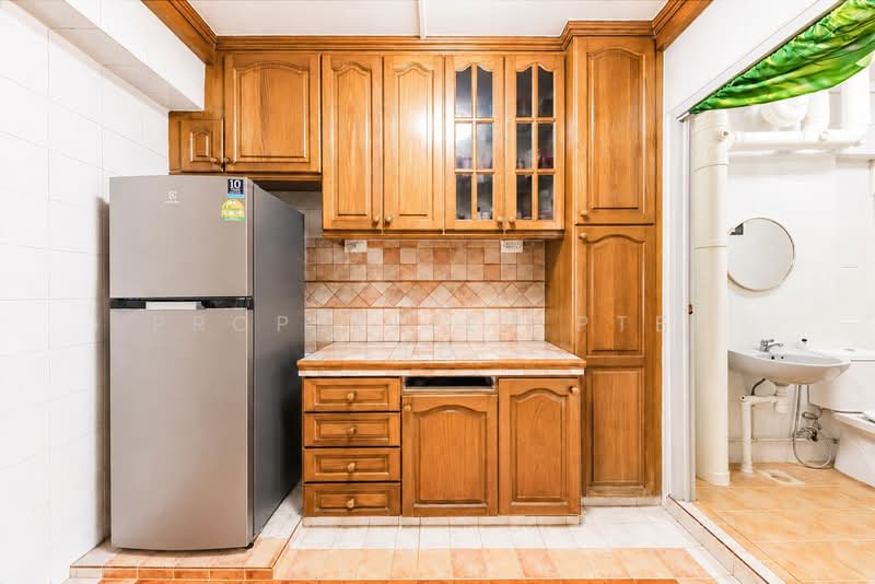 526 Jelapang Road, 526 Jelapang Road, 3 Bedrooms, 1,098 sqft, HDB Flat For Sale, by KOH YONG JIAN, 500121632 - Kitchen - PropertyGuru.com.sg