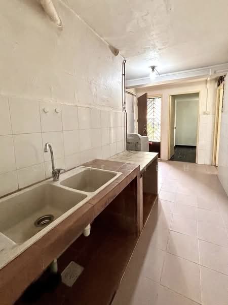 112 Commonwealth Crescent, 112 Commonwealth Crescent, 2 Bedrooms, 645 sqft, HDB Flat For Sale, by Carrie Cheah, 500121634 - Kitchen - PropertyGuru.com.sg