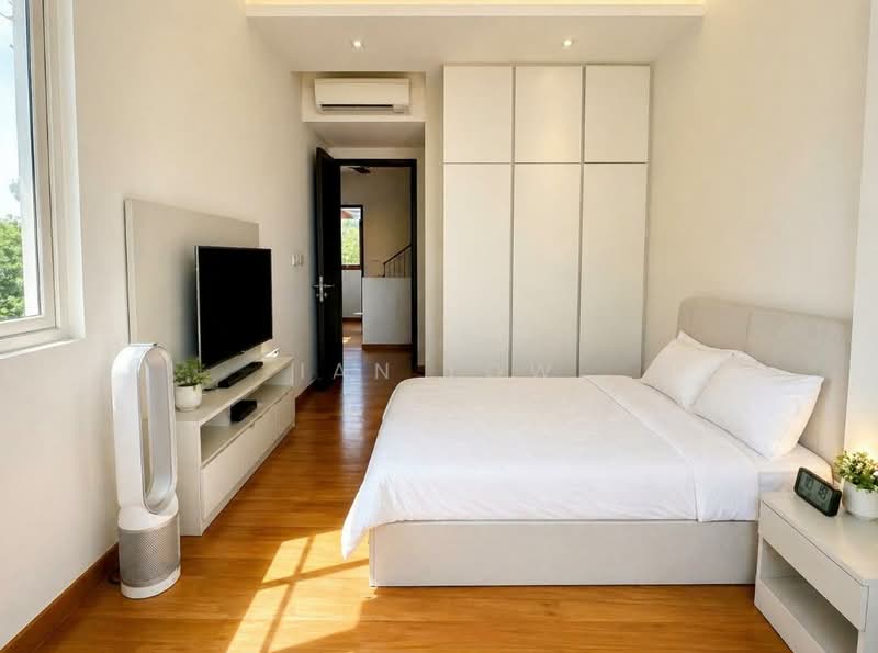 ⭐️ Super Cheap! ⭐️ Almost New 2.5 Sty Semi D in Serangoon Gardens 🔴 Redprop Listing, Serangoon Garden, 5 Bedrooms, 4,000 sqft, Semi-Detached House For Sale, by Ian Low, 500121669 - Bedroom - PropertyGuru.com.sg