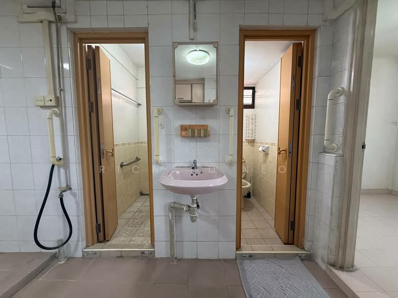 1 Jalan Bukit Merah, 1 Jalan Bukit Merah, 2 Bedrooms, 678 sqft, HDB Flat For Sale, by Richard Neo, 500121672 - Bathroom - PropertyGuru.com.sg