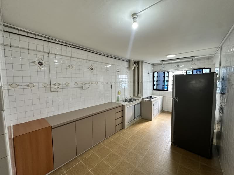 308 Hougang Avenue 5, 308 Hougang Avenue 5, 2 Bedrooms, 721 sqft, HDB Flat For Rent, by Taufiq Corvin, 500121673 - Kitchen - PropertyGuru.com.sg
