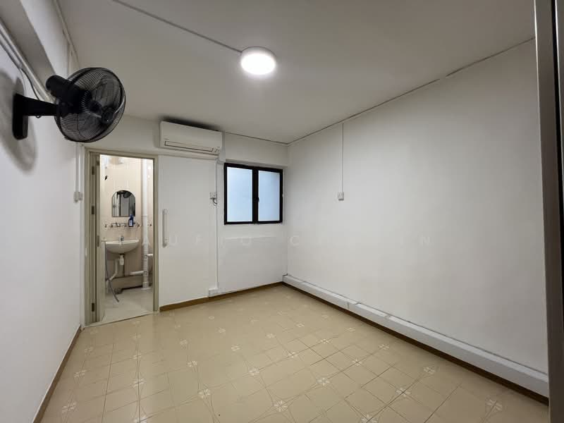 308 Hougang Avenue 5, 308 Hougang Avenue 5, 2 Bedrooms, 721 sqft, HDB Flat For Rent, by Taufiq Corvin, 500121673 - Bathroom - PropertyGuru.com.sg