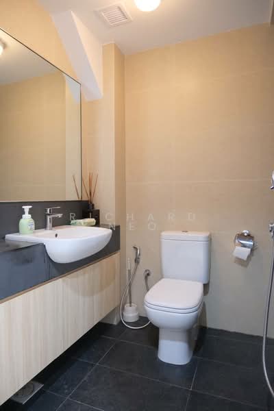 Suites @ Sims, 468 Sims Ave, 2 Bedrooms, 721 sqft, Condominium For Rent, by Richard Neo, 500121684 - Bathroom - PropertyGuru.com.sg