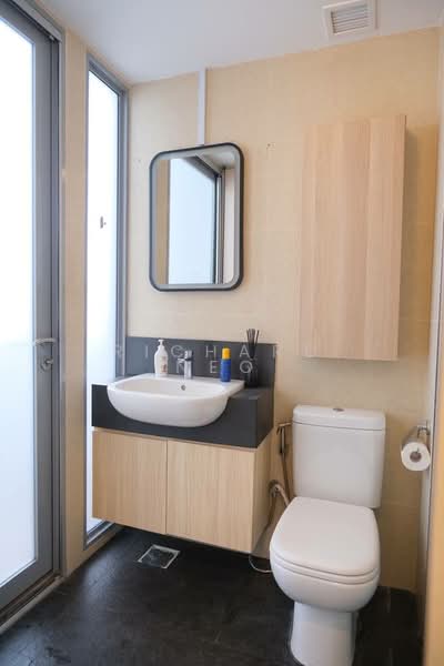 Suites @ Sims, 468 Sims Ave, 2 Bedrooms, 721 sqft, Condominium For Rent, by Richard Neo, 500121684 - Bathroom - PropertyGuru.com.sg