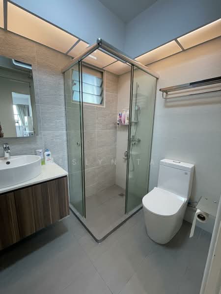 312B Clementi Avenue 4, 312B Clementi Avenue 4, 3 Bedrooms, 1,216 sqft, HDB Flat For Sale, by Jeslyn Tan, 500121686 - Bathroom - PropertyGuru.com.sg