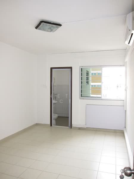 877 Tampines Street 84, 877 Tampines Street 84, 3 Bedrooms, 1,119 sqft, HDB Flat For Sale, by Kenneth Lim CT, 500121705 - Bathroom - PropertyGuru.com.sg