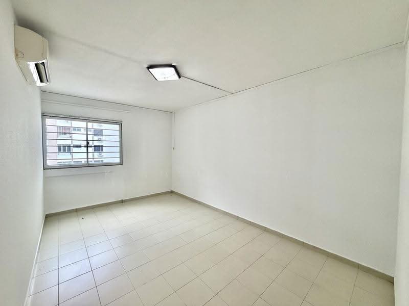 877 Tampines Street 84, 877 Tampines Street 84, Pasir Ris / Tampines, 3 Bedrooms, 1,119 sqft, HDB Flat For Sale, by Kenneth Lim CT, 500121705 - Common bedroom - PropertyGuru.com.sg