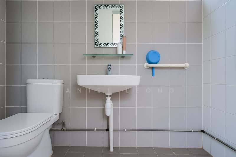 179 Woodlands Street 13, 179 Woodlands Street 13, 3 Bedrooms, 1,302 sqft, HDB Flat For Sale, by Daniel Leong, 500121732 - Bathroom - PropertyGuru.com.sg