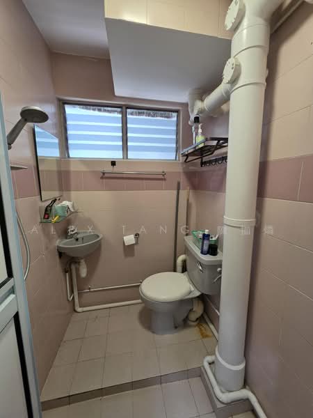 308 Clementi Avenue 4, 308 Clementi Avenue 4, Room Rental, 120 sqft, HDB Flat For Rent, by Alex Tang 陳拁燐, 500121742 - Bathroom - PropertyGuru.com.sg