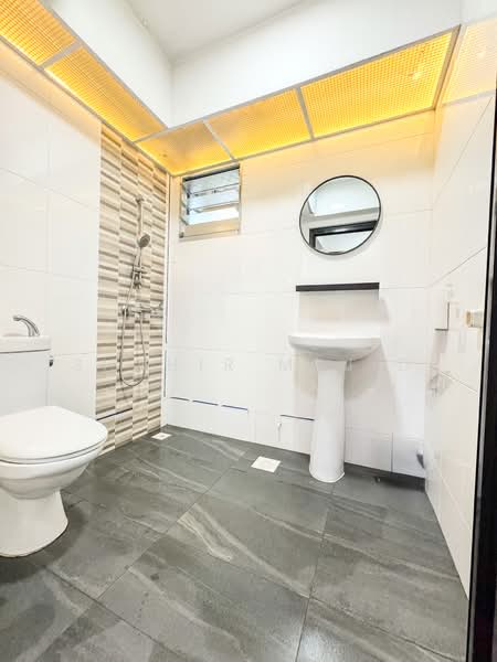 405B Northshore Drive, 405B Northshore Drive, 3 Bedrooms, 1,011 sqft, HDB Flat For Sale, by Shahir Majid, 500121746 - Bathroom - PropertyGuru.com.sg