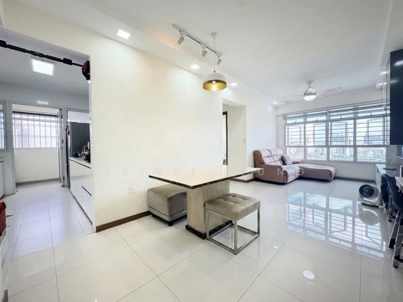 451B Bukit Batok West Avenue 6, 451B Bukit Batok West Avenue 6, 3 Bedrooms, 1,001 sqft, HDB Flat For Sale, by Desiree Leung, 500121748 - Living Room - PropertyGuru.com.sg