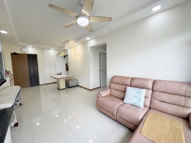 451B Bukit Batok West Avenue 6, 451B Bukit Batok West Avenue 6, 3 Bedrooms, 1,001 sqft, HDB Flat For Sale, by Desiree Leung, 500121748 - Living Room - PropertyGuru.com.sg