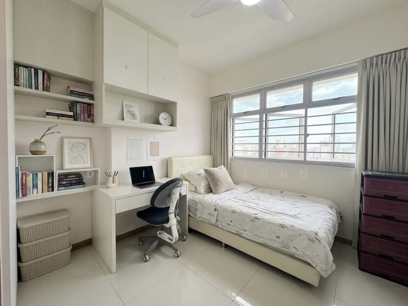 451B Bukit Batok West Avenue 6, 451B Bukit Batok West Avenue 6, 3 Bedrooms, 1,001 sqft, HDB Flat For Sale, by Desiree Leung, 500121748 - Bedroom - PropertyGuru.com.sg