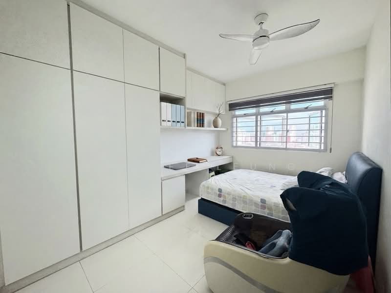 451B Bukit Batok West Avenue 6, 451B Bukit Batok West Avenue 6, 3 Bedrooms, 1,001 sqft, HDB Flat For Sale, by Desiree Leung, 500121748 - Bedroom - PropertyGuru.com.sg