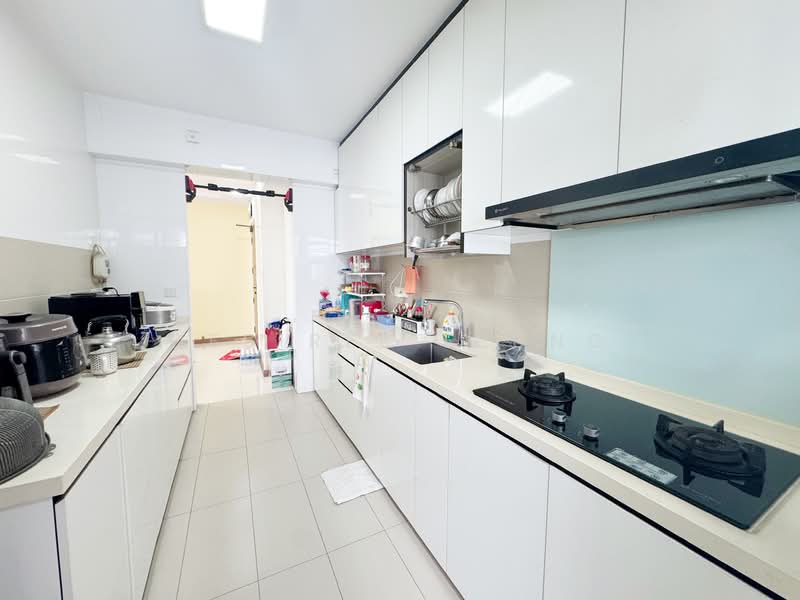 451B Bukit Batok West Avenue 6, 451B Bukit Batok West Avenue 6, 3 Bedrooms, 1,001 sqft, HDB Flat For Sale, by Desiree Leung, 500121748 - Kitchen - PropertyGuru.com.sg