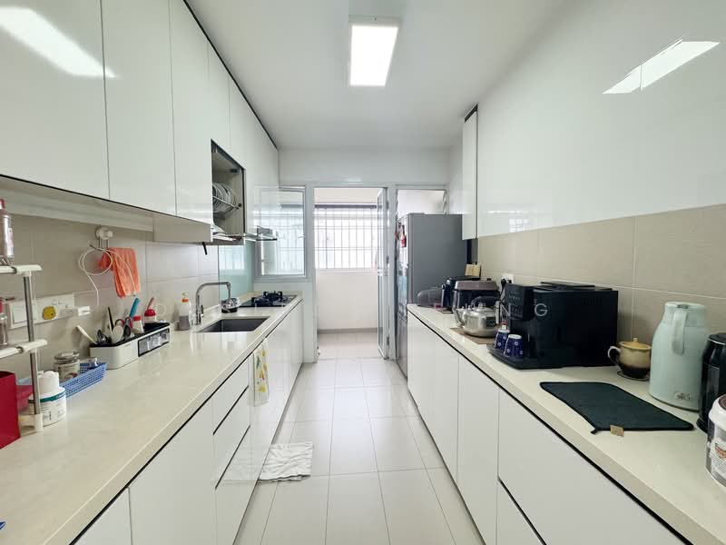 451B Bukit Batok West Avenue 6, 451B Bukit Batok West Avenue 6, 3 Bedrooms, 1,001 sqft, HDB Flat For Sale, by Desiree Leung, 500121748 - Kitchen - PropertyGuru.com.sg