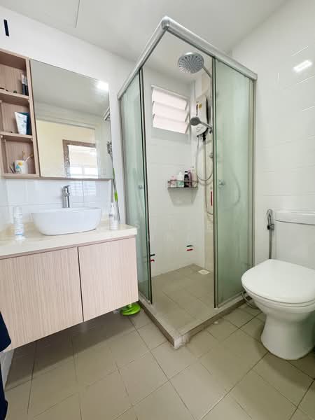 451B Bukit Batok West Avenue 6, 451B Bukit Batok West Avenue 6, 3 Bedrooms, 1,001 sqft, HDB Flat For Sale, by Desiree Leung, 500121748 - Bathroom - PropertyGuru.com.sg