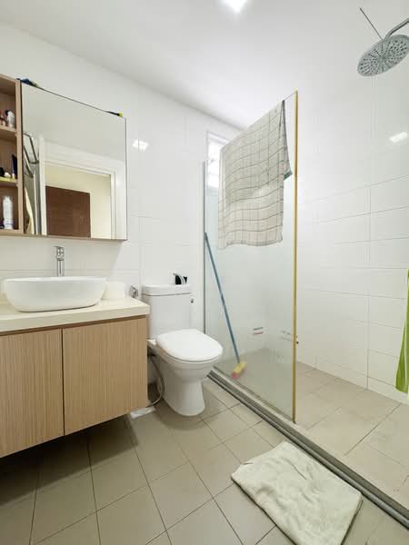 451B Bukit Batok West Avenue 6, 451B Bukit Batok West Avenue 6, 3 Bedrooms, 1,001 sqft, HDB Flat For Sale, by Desiree Leung, 500121748 - Bathroom - PropertyGuru.com.sg