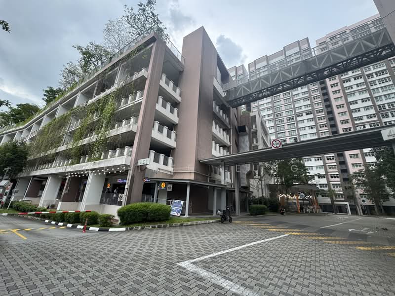 451B Bukit Batok West Avenue 6, 451B Bukit Batok West Avenue 6, 3 Bedrooms, 1,001 sqft, HDB Flat For Sale, by Desiree Leung, 500121748 - MSCP & Coffeershop right below! - PropertyGuru.com.sg