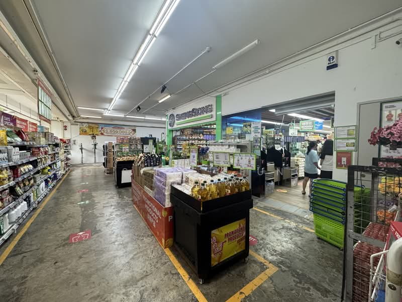 451B Bukit Batok West Avenue 6, 451B Bukit Batok West Avenue 6, 3 Bedrooms, 1,001 sqft, HDB Flat For Sale, by Desiree Leung, 500121748 - Sheng Shiong less than 2 mins walk - PropertyGuru.com.sg