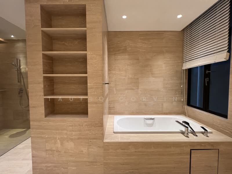 The Colonnade, 82 Grange Road, 3 Bedrooms, 3,993 sqft, Condominium For Rent, by Taufiq Corvin, 500121755 - Bathroom - PropertyGuru.com.sg