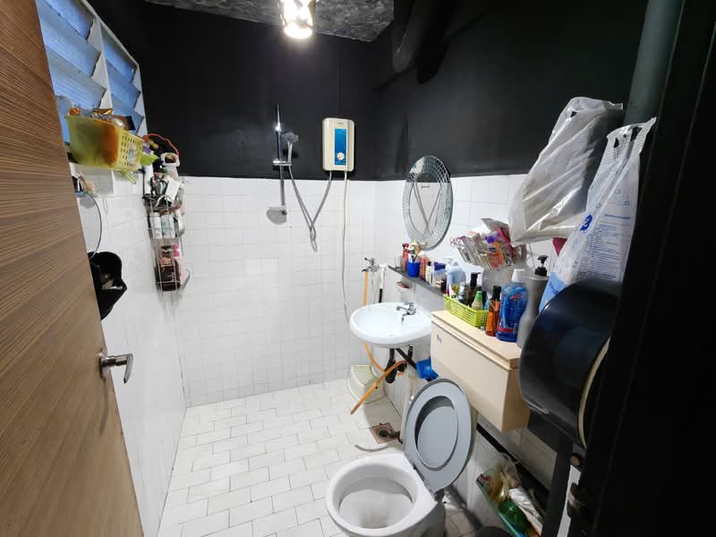 347 Woodlands Avenue 3, 347 Woodlands Avenue 3, 3 Bedrooms, 904 sqft, HDB Flat For Sale, by Joseph Tan, 500121764 - Bathroom - PropertyGuru.com.sg