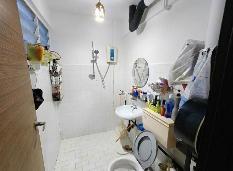 347 Woodlands Avenue 3, 347 Woodlands Avenue 3, Admiralty / Woodlands, 3 Bedrooms, 904 sqft, HDB Flat For Sale, by Joseph Tan, 500121764 - Bathroom - PropertyGuru.com.sg