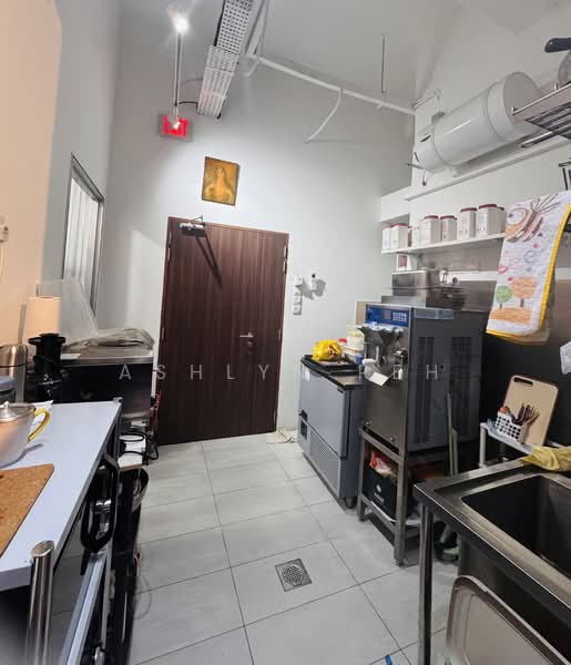 F&B Cafe Business/Shop house for Takeover (Not a Property Sale), Farrer Park/Little India Area/Jalan Besar/Boon Keng, 1,686 sqft, Food & Beverage For Sale, by Ashlyn Peh, 500121772 - Kitchen - CommercialGuru.com.sg