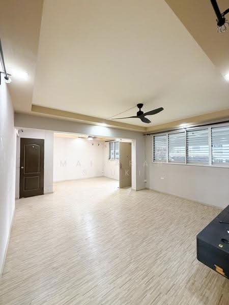 812 Jurong West Street 81, 812 Jurong West Street 81, Boon Lay / Jurong / Tuas, 3 Bedrooms, 1,119 sqft, HDB Flat For Sale, by Maisarah Sauki, 500121781 - Living Room - PropertyGuru.com.sg