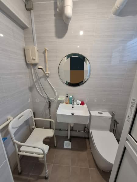 132 Simei Street 1, 132 Simei Street 1, 2 Bedrooms, 689 sqft, HDB Flat For Rent, by Joanne Peh, 500121795 - Bathroom - PropertyGuru.com.sg