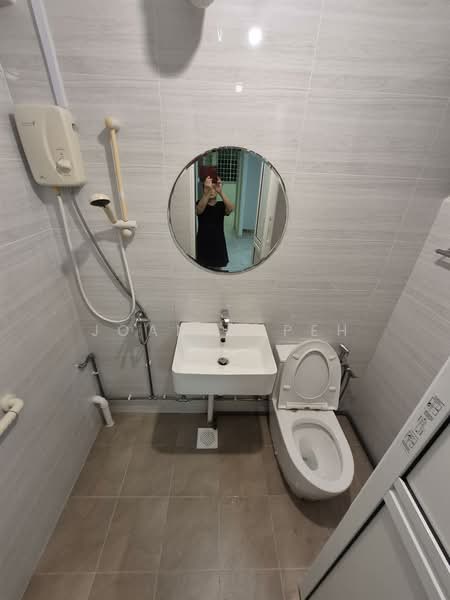 132 Simei Street 1, 132 Simei Street 1, 2 Bedrooms, 689 sqft, HDB Flat For Rent, by Joanne Peh, 500121795 - Bathroom - PropertyGuru.com.sg