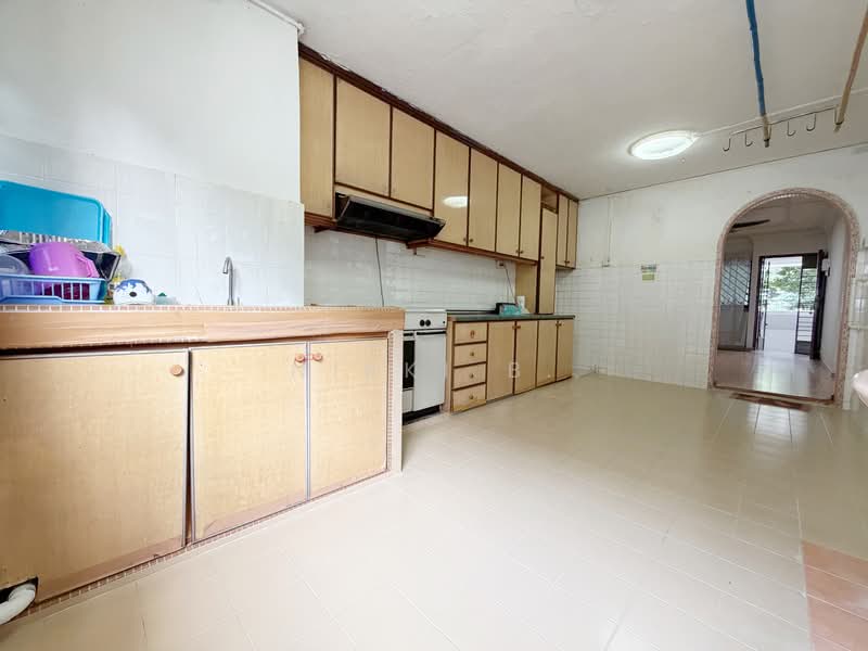435 Clementi Avenue 3, 435 Clementi Avenue 3, 2 Bedrooms, 721 sqft, HDB Flat For Sale, by Nikki B., 500121797 - Kitchen - PropertyGuru.com.sg