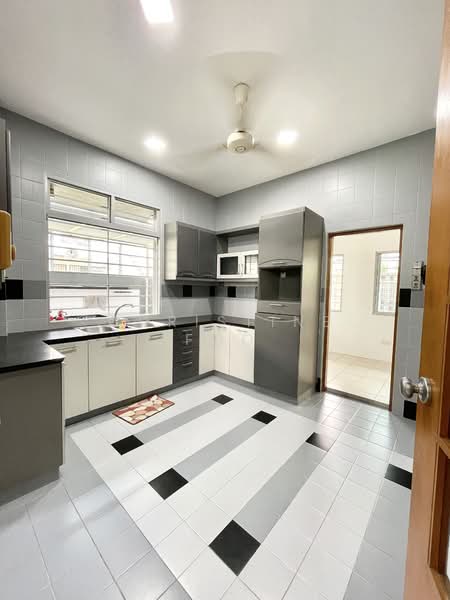 Duchess Gardens, Duchess Avenue, 6 Bedrooms, 6,000 sqft, Semi-Detached House For Sale, by Christine Foo, 500121798 - Kitchen - PropertyGuru.com.sg