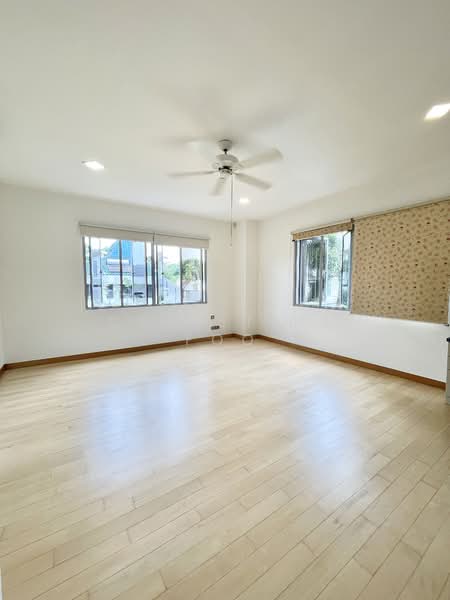 Duchess Gardens, Duchess Avenue, 6 Bedrooms, 6,000 sqft, Semi-Detached House For Sale, by Christine Foo, 500121798 - Living Room - PropertyGuru.com.sg