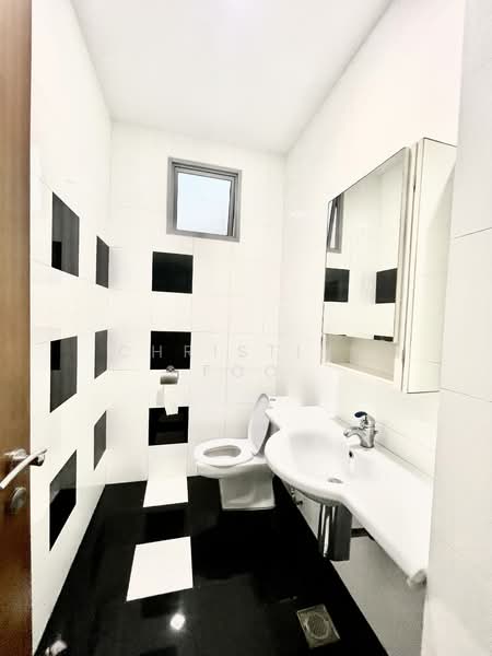 Duchess Gardens, Duchess Avenue, 6 Bedrooms, 6,000 sqft, Semi-Detached House For Sale, by Christine Foo, 500121798 - Bathroom - PropertyGuru.com.sg