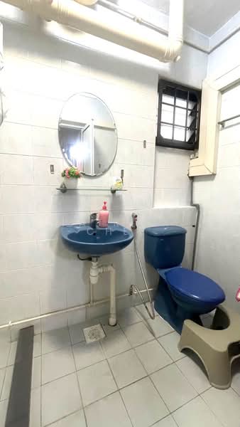 671 Woodlands Drive 71, 671 Woodlands Drive 71, 3 Bedrooms, 1,194 sqft, HDB Flat For Sale, by Patrick Chee, 500121801 - Bathroom - PropertyGuru.com.sg