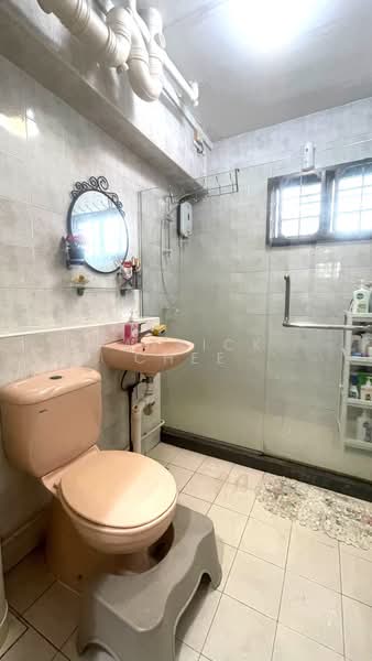 671 Woodlands Drive 71, 671 Woodlands Drive 71, 3 Bedrooms, 1,194 sqft, HDB Flat For Sale, by Patrick Chee, 500121801 - Bathroom - PropertyGuru.com.sg