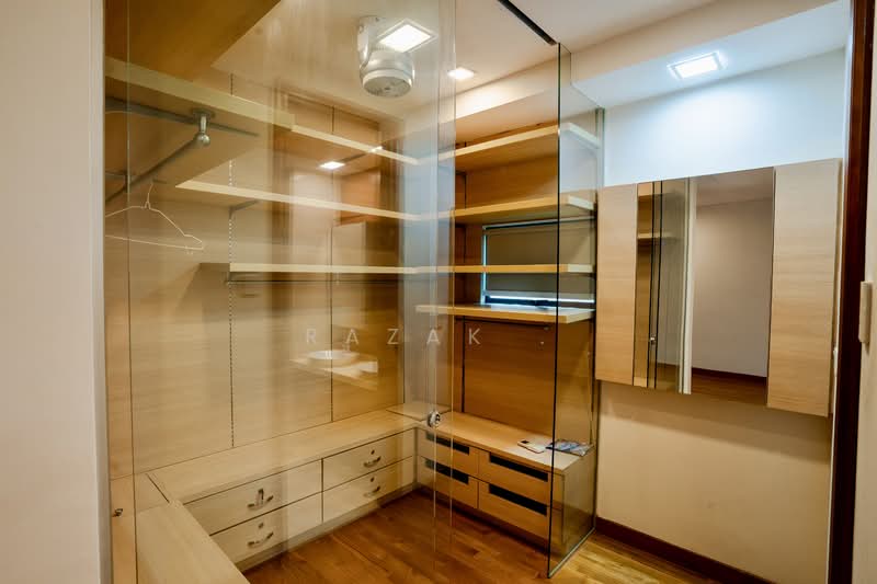 Walk to Siglap Centre @ Bowmont Garden, Bowmont Garden, 7 Bedrooms, 4,500 sqft, Semi-Detached House For Rent, by Razak ., 500121812 - Master Room - PropertyGuru.com.sg