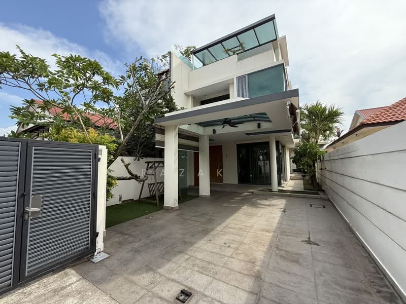 Walk to Siglap Centre @ Bowmont Garden, Bowmont Garden, 7 Bedrooms, 4,500 sqft, Semi-Detached House For Rent, by Razak ., 500121812 - Exterior - PropertyGuru.com.sg