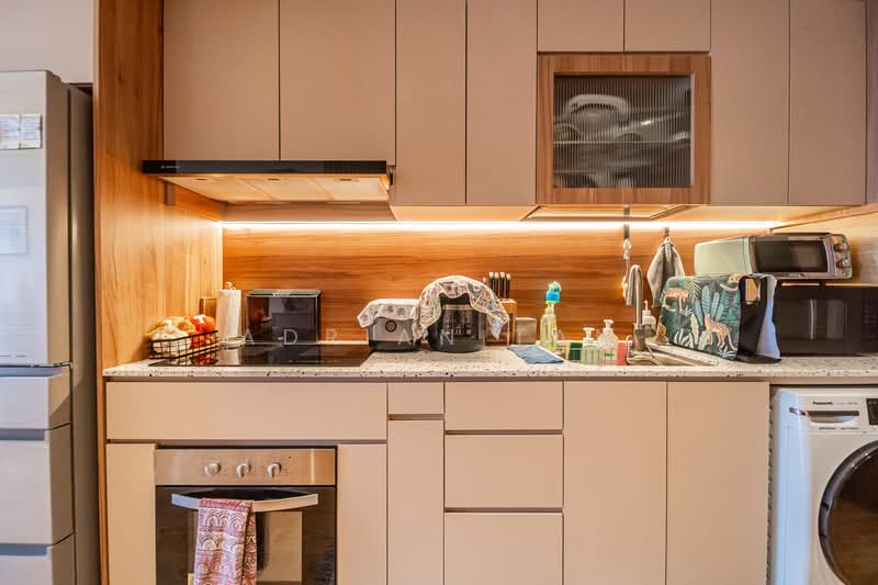Parc Riviera, 101 West Coast Vale, 2 Bedrooms, 711 sqft, Condominium For Sale, by Adrian Tan, 500121822 - Kitchen - PropertyGuru.com.sg
