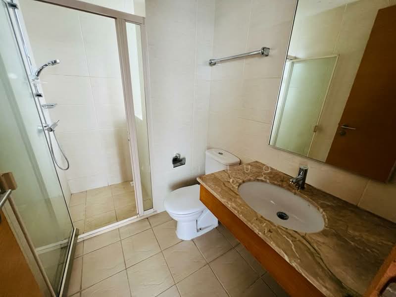 The Lakeshore, 31 Jurong West Street 41, 2 Bedrooms, 872 sqft, Condominium For Rent, by Peipei Luo, 500121823 - Bathroom - PropertyGuru.com.sg