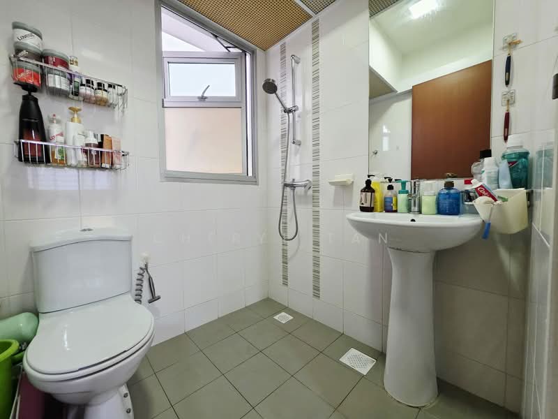 18A MacPherson Residency, 18A Circuit Road, 2 Bedrooms, 721 sqft, HDB Flat For Sale, by Cheryl Tan, 500121828 - Bathroom - PropertyGuru.com.sg