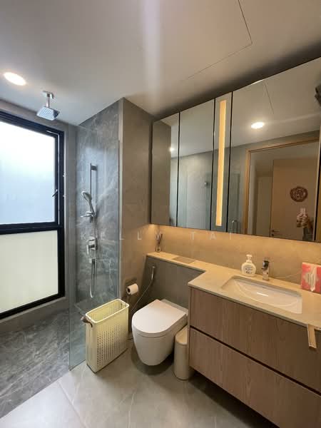 Peak Residence, 333 Thomson Road, 2 Bedrooms, 801 sqft, Condominium For Sale, by Kelly Tai, 500121844 - Bathroom - PropertyGuru.com.sg
