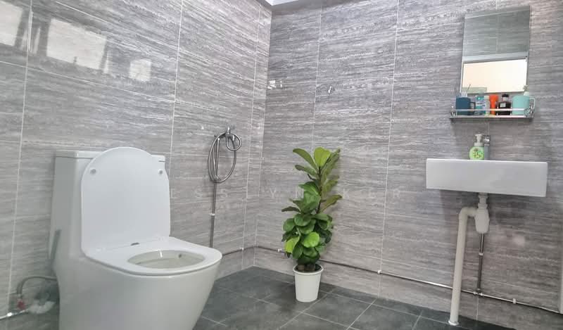 539 Hougang Street 52, 539 Hougang Street 52, 4 Bedrooms, 1,582 sqft, HDB Flat For Sale, by Jesslyn Ker, 500121854 - Bathroom - PropertyGuru.com.sg